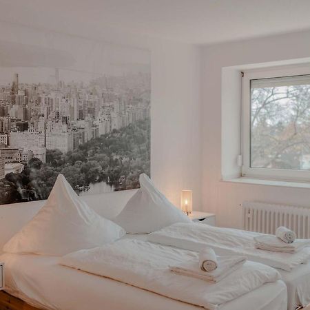 Apartment Mit Kueche, Arbeitsplatz Und Xxl Sofa Neuss Exterior foto